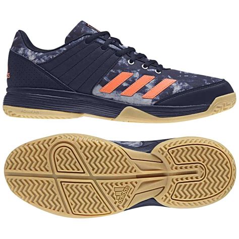 Model Adidas Ligra maat 50.5 